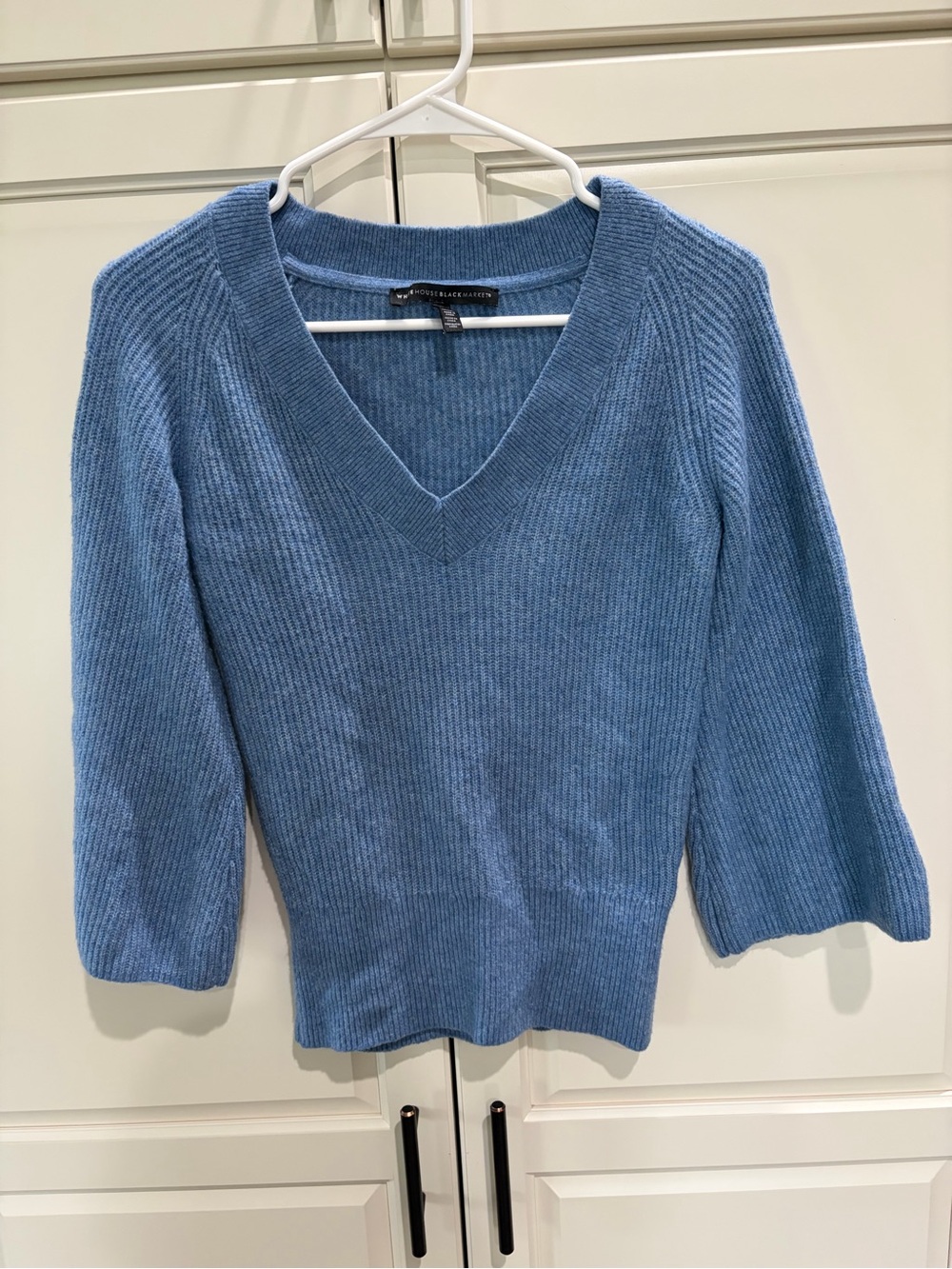 White House Black Market Blue V-Neck Ribbed Knit Sweater Women’s XXS